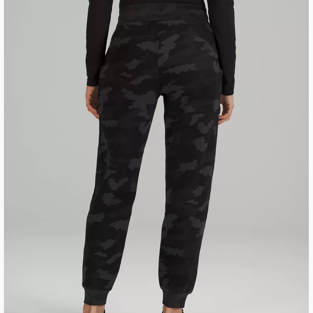 Lululemon High-Rise Jogger - Camo - Size 14